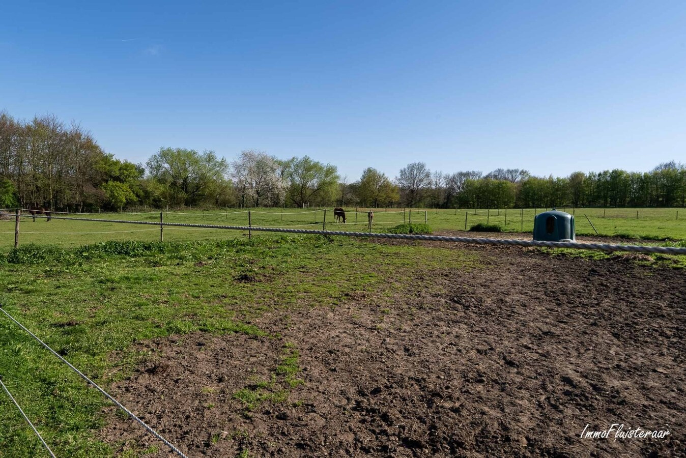 Uniek gelegen ruime vierkantshoeve op ca. 4,2 ha te Aarschot (Vlaams-Brabant) 