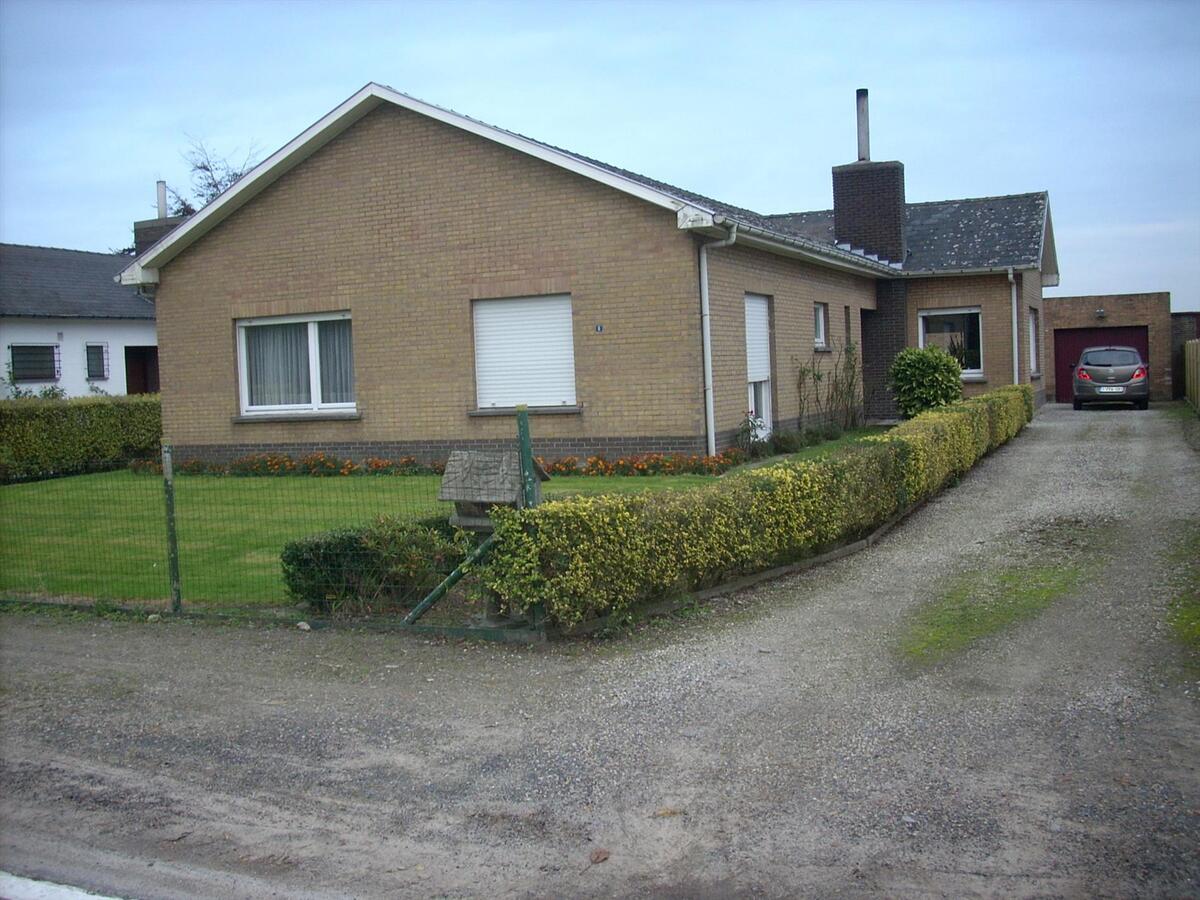 Te Koop: Bungalow gelegen op een perceel van 838,80m&#178; 