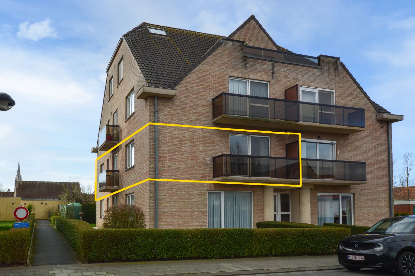 Instapklaar twee-slaapkamer appartement te Oudenburg inclusief garage en twee balkons