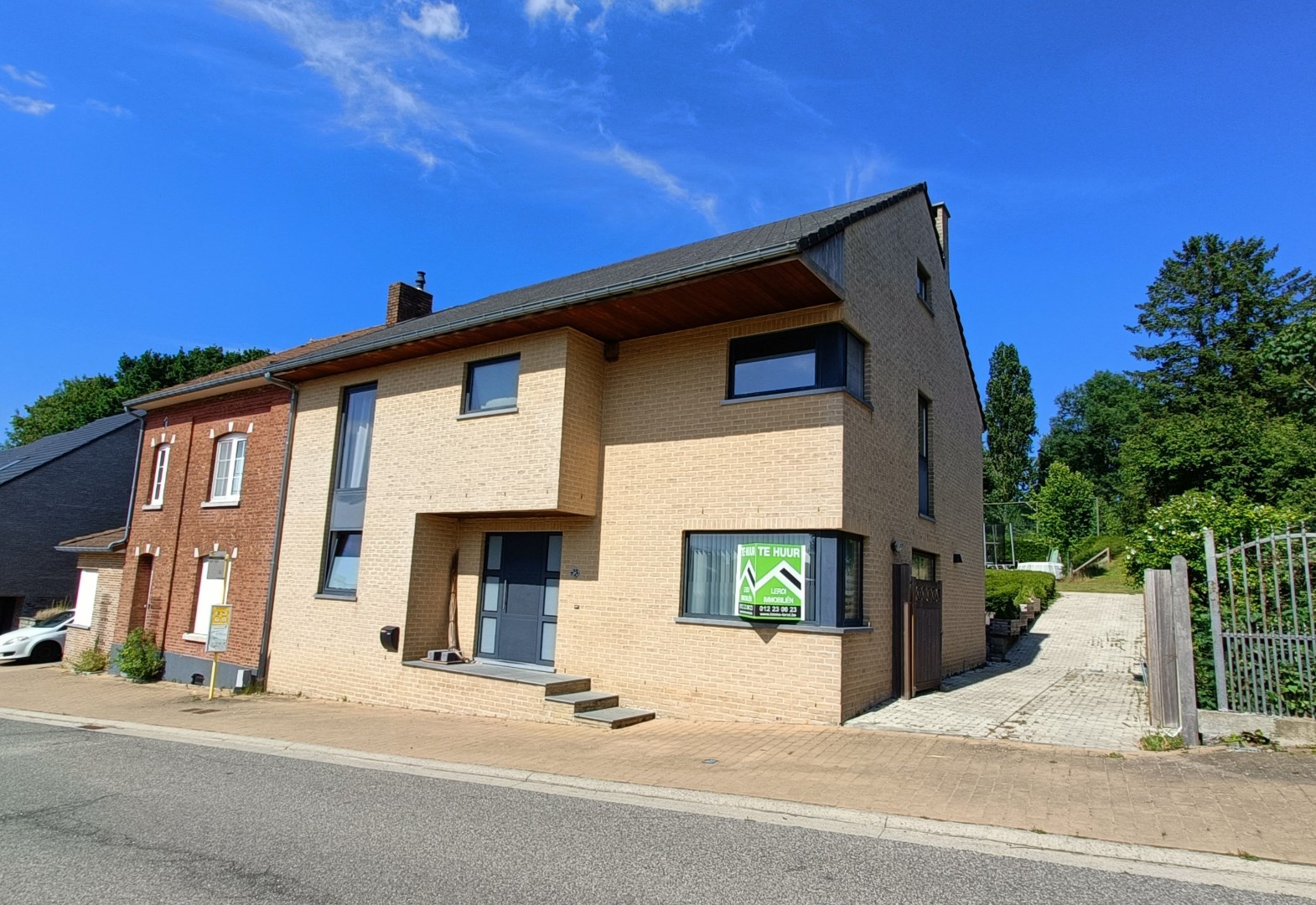 RECENTE WONING MET 5 SLAAPKAMERS EN GROTE TUIN 
