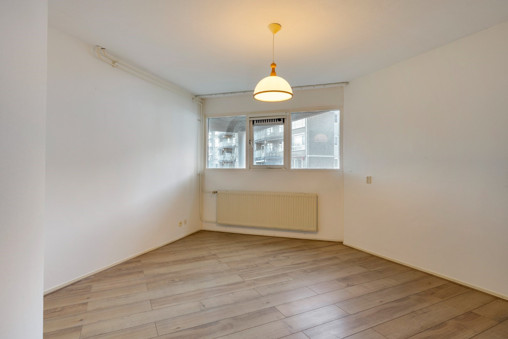 Royale hoek-eengezinswoning met 155 m&#178; wooncomfort en 5 kamers, riante tuin en dakterras. 