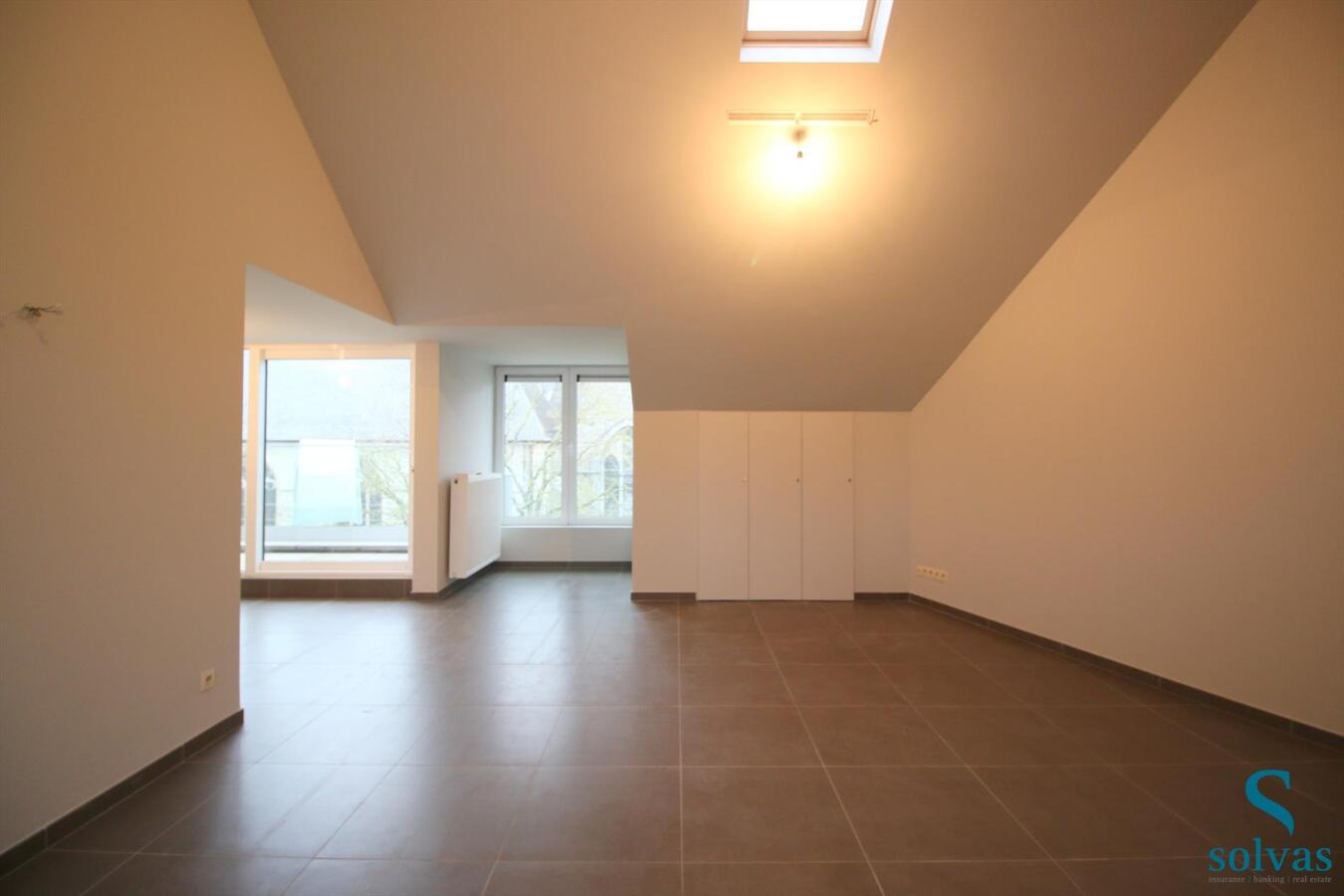 Ruim appartement op de markt van Zomergem! 