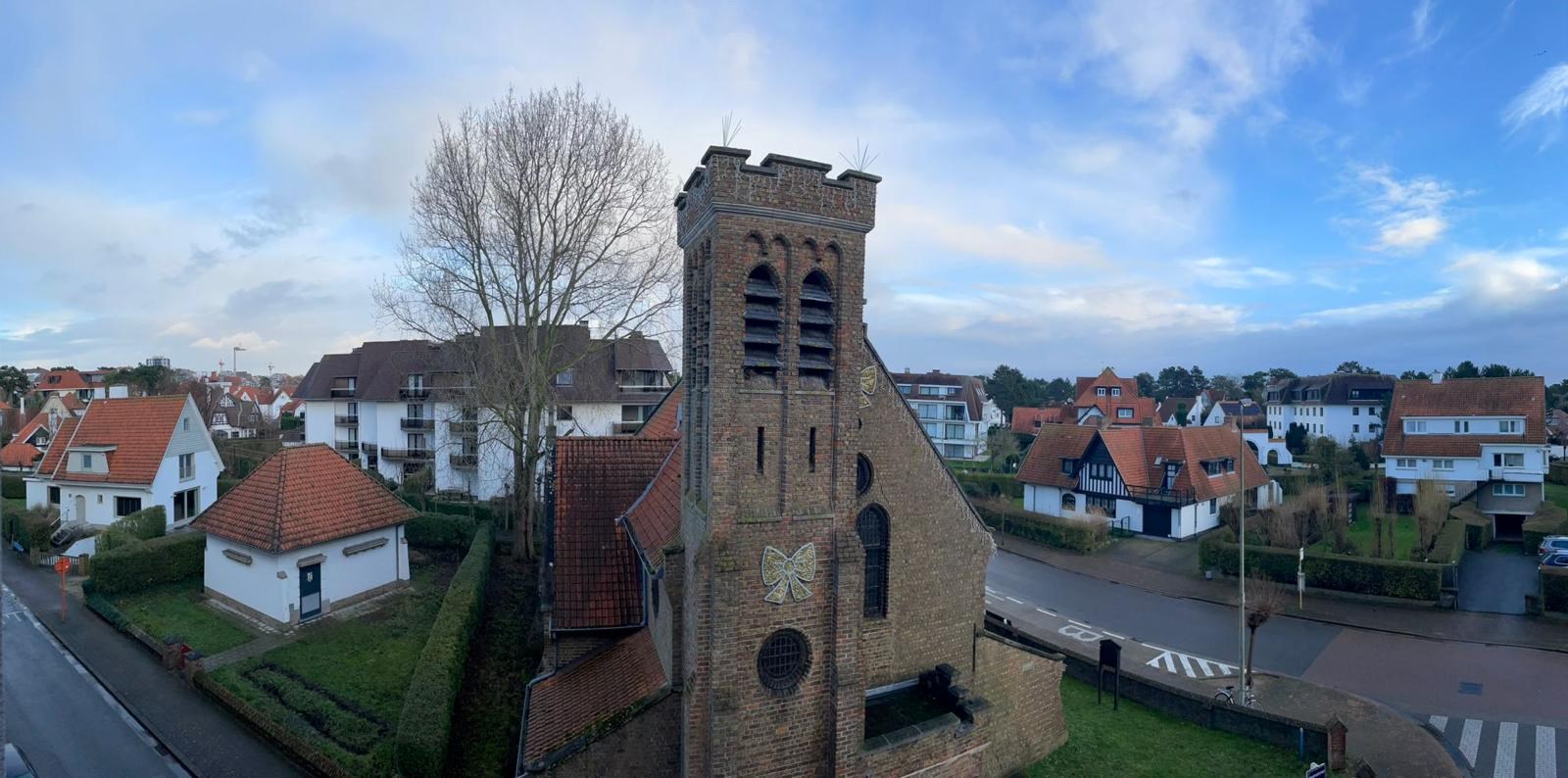 Gezellige studio met open zicht over het Angelicanenkerkje in de Zoutelaan. 