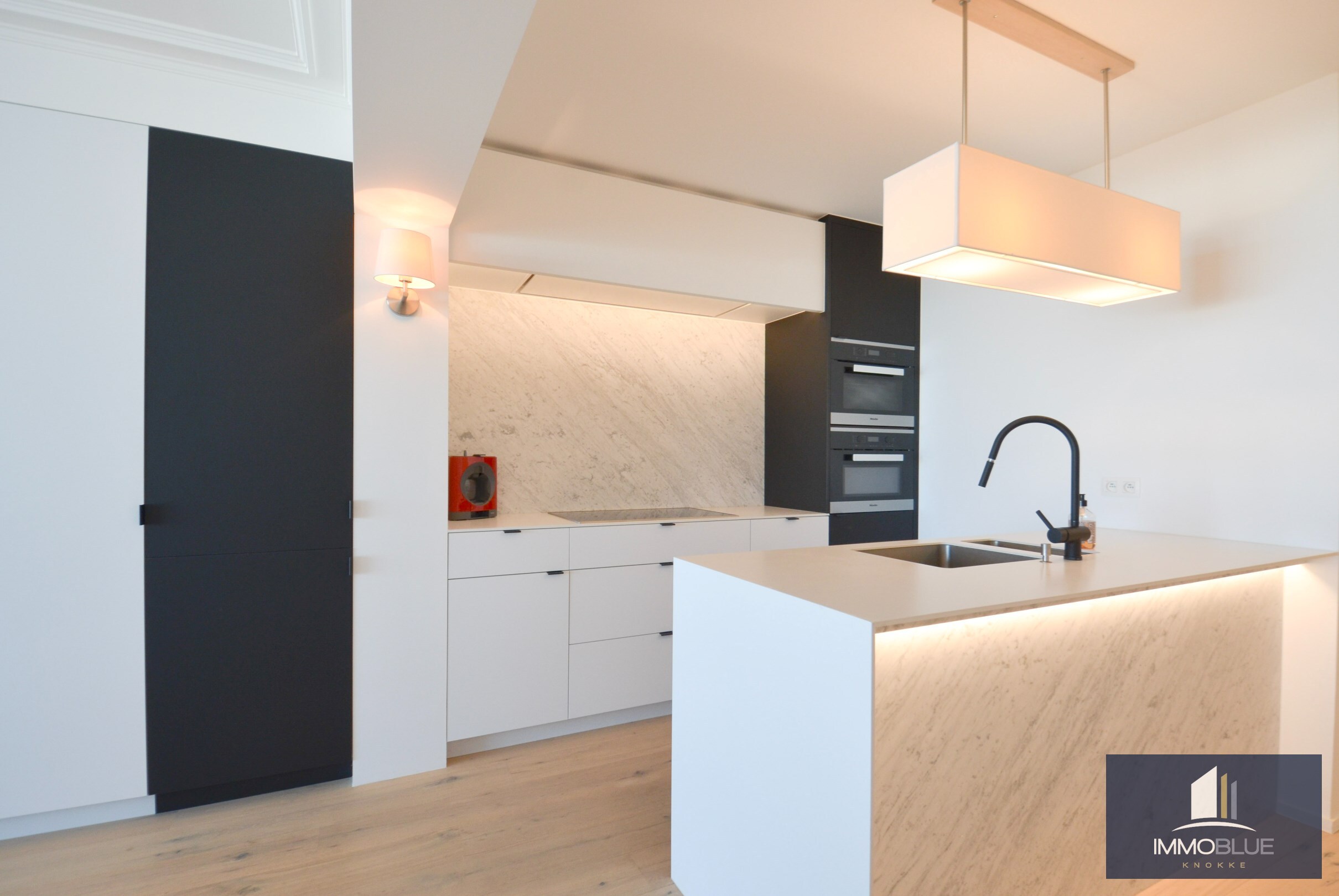 Appartement &#233;l&#233;gant, r&#233;cemment r&#233;nov&#233;, avec vue frontale sur la mer. 