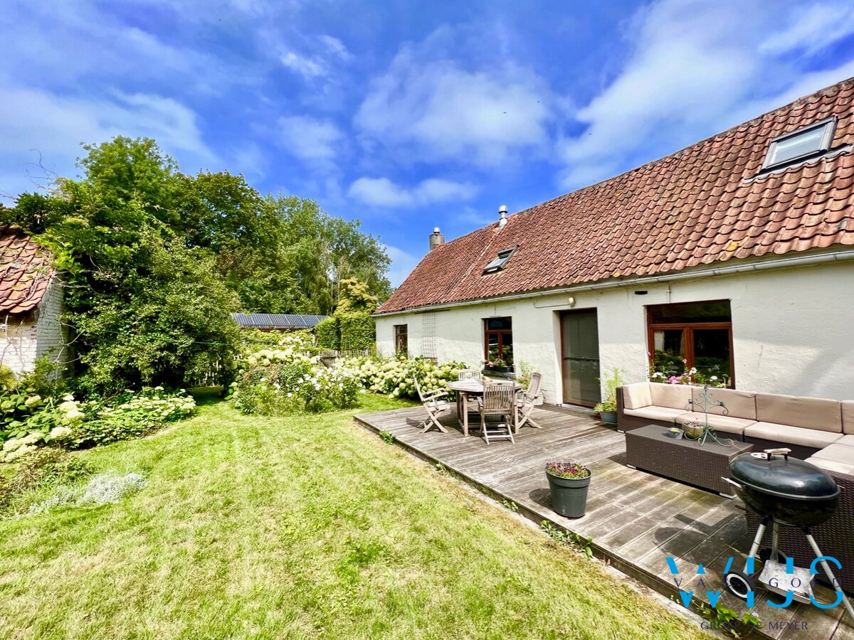 Idyllisch gelegen hoeve op 6.802 m&#178; te ASSENEDE ! 