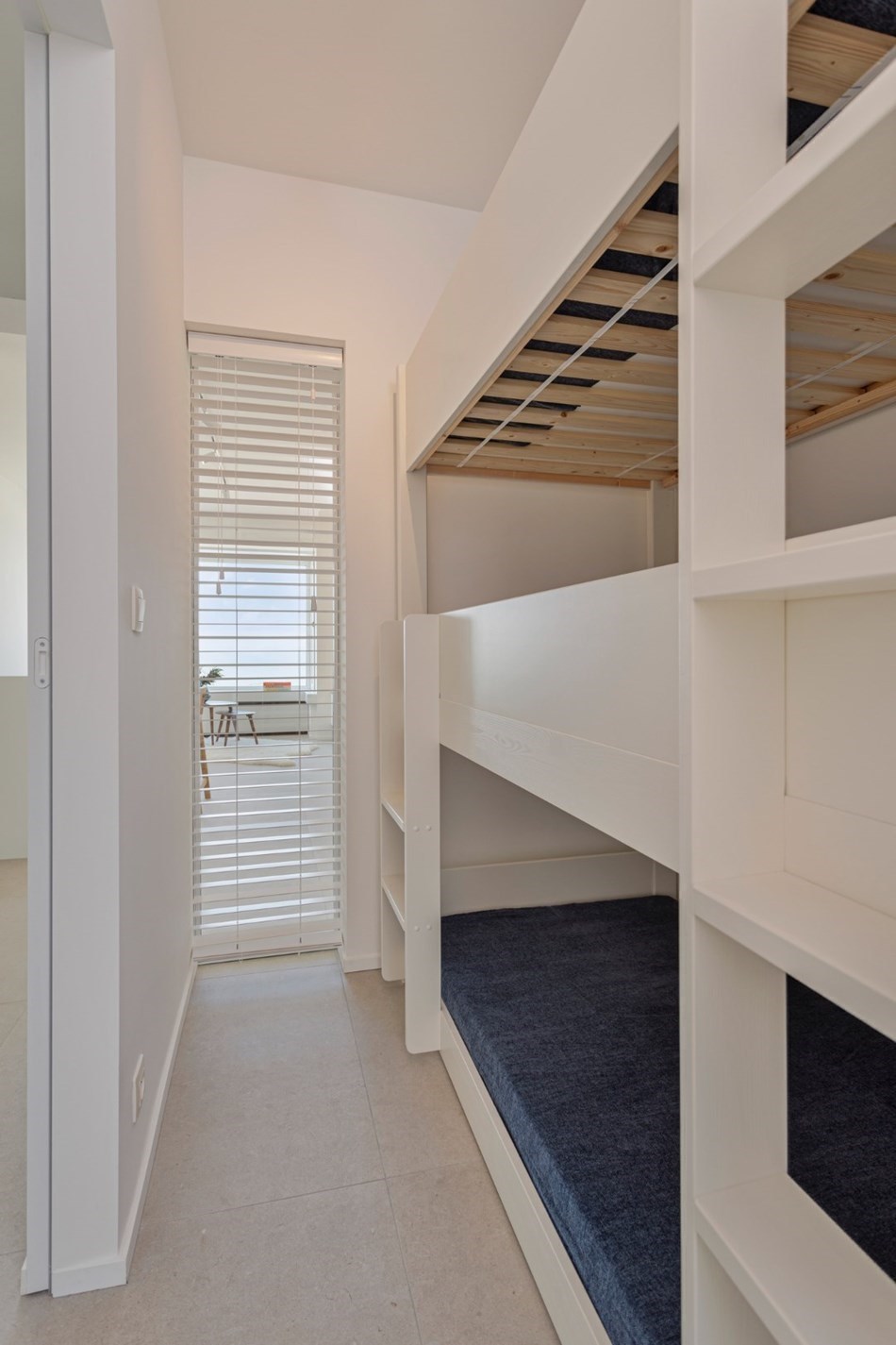 Opendeurdag Zaterdag 02/08 tussen 16u15 en 18u (Zeedijk Albertstrand 536): Gezellig en prachtig gerenoveerd vakantie appartement met frontaal zeezicht. 