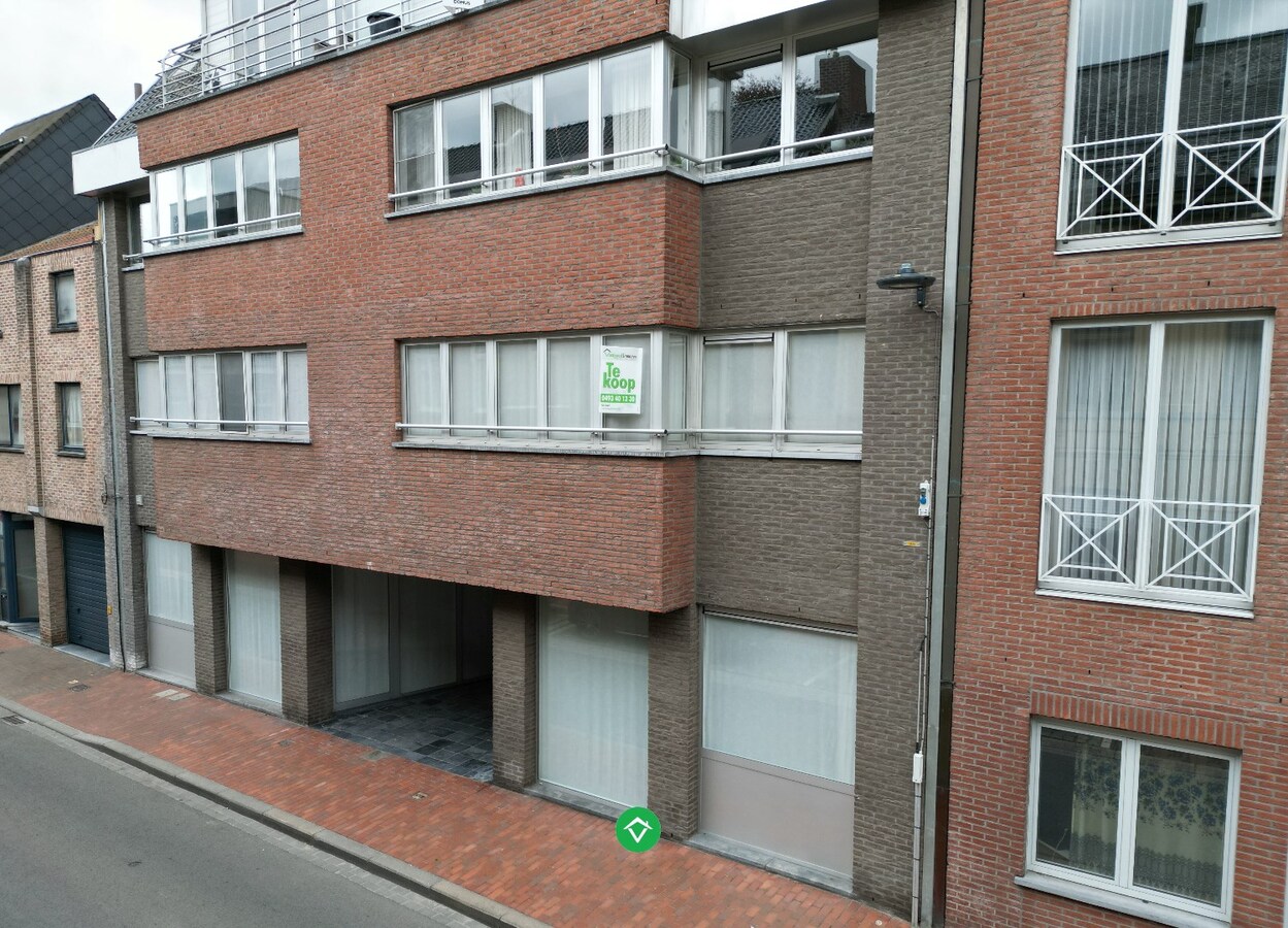 Ruim appartement (117 m&#178;) met 2 slaapkamers, terras en garage in centrum Roeselare! 