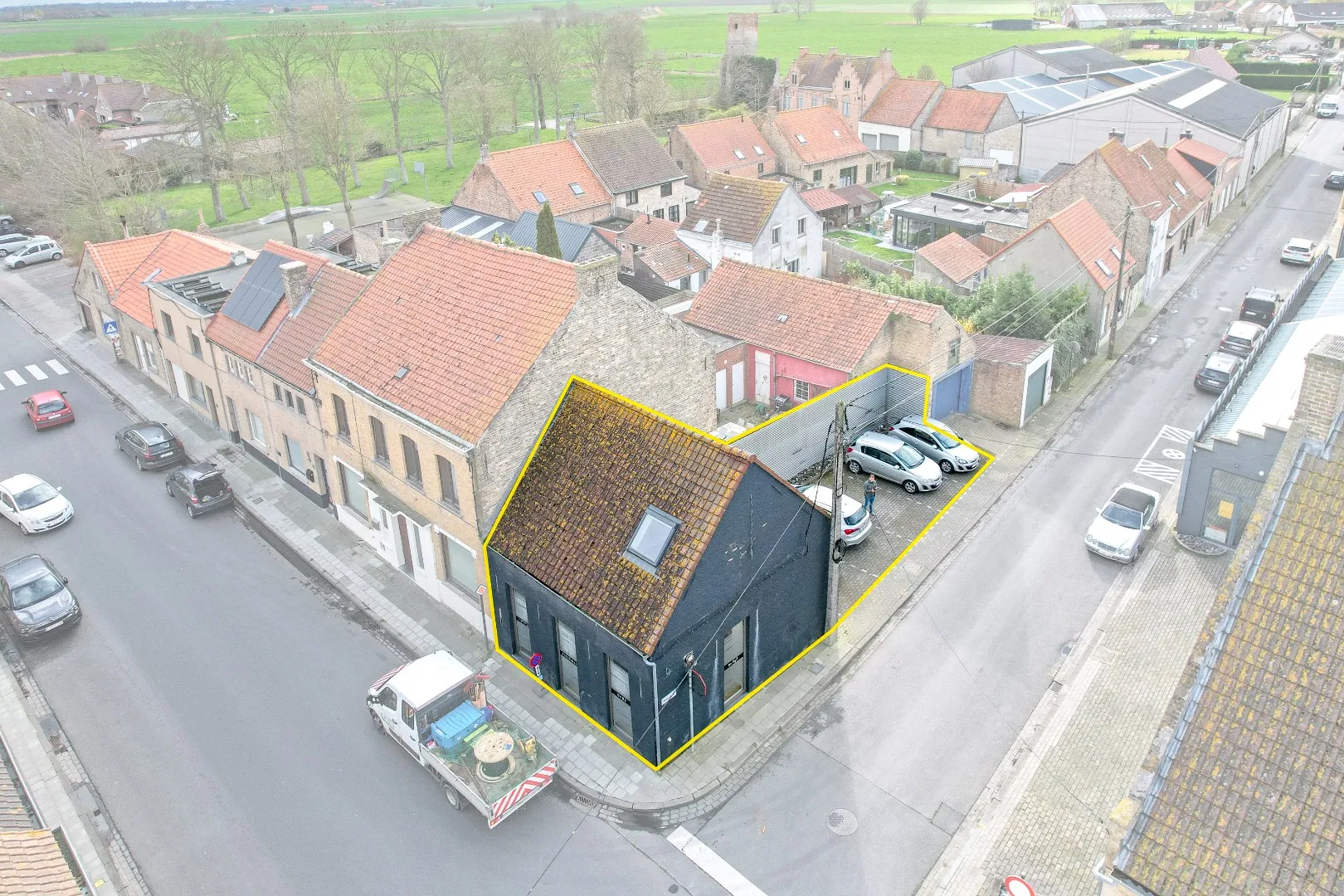 Instapklare woning/kantoorruimte te Diksmuide (Pervijze)!