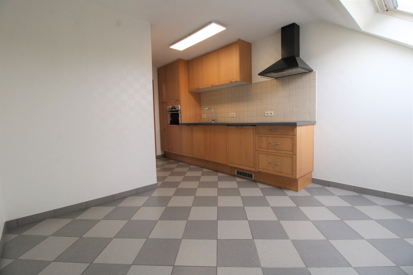 Duplex appartement met 2 slaapkamers en garage te Roeselare 