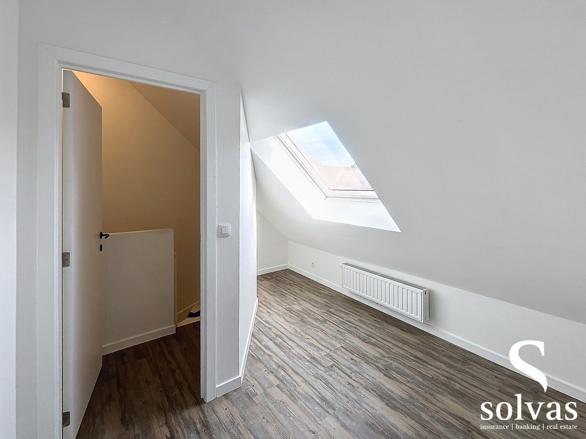 Gerenoveerde woning met 3 slaapkamers in Drongen met kwalitatieve afwerking. 
