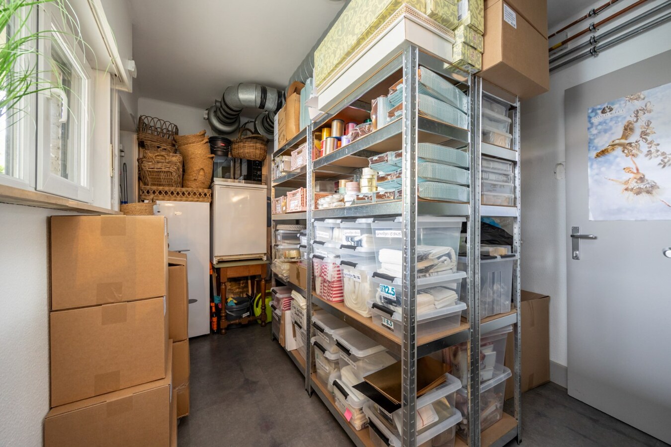 Interessante investeringsopportuniteit in hartje Malle: handelspand + 2 appartementen 
