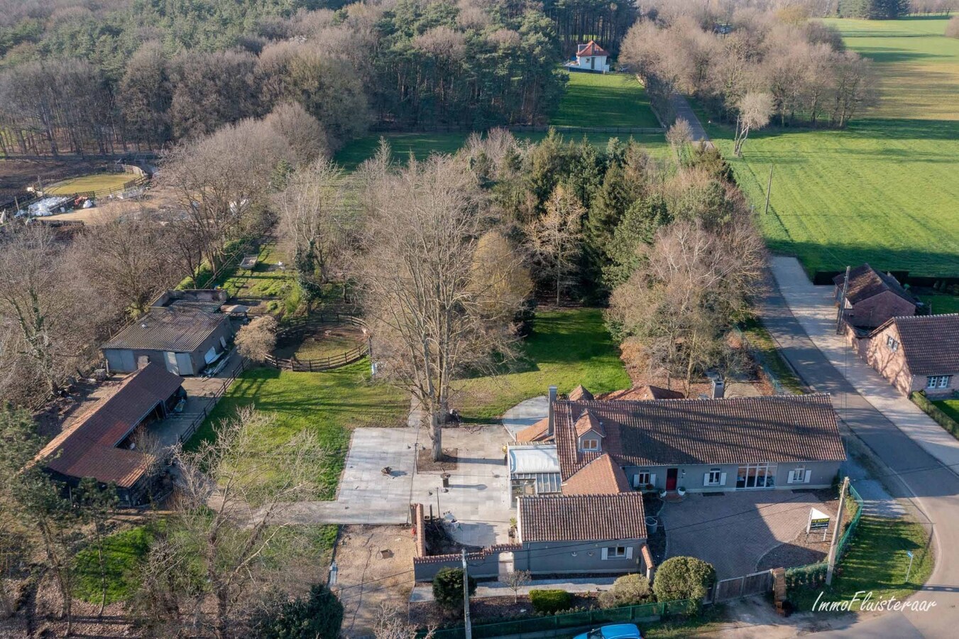 Gerenoveerde hoeve met stallen op ca. 1 hectare te Paal (Beringen) 