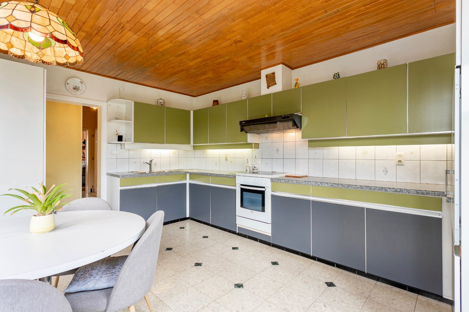 Woning met 2 (mogelijk 3) slpk. , tuin en inpandige garage 