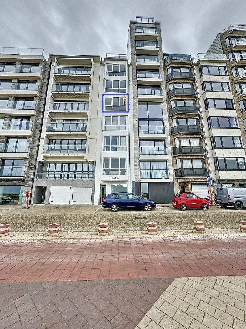 Gerenoveerd appartement met 1 slaapkamer op de zeedijk in Knokke-Heist 