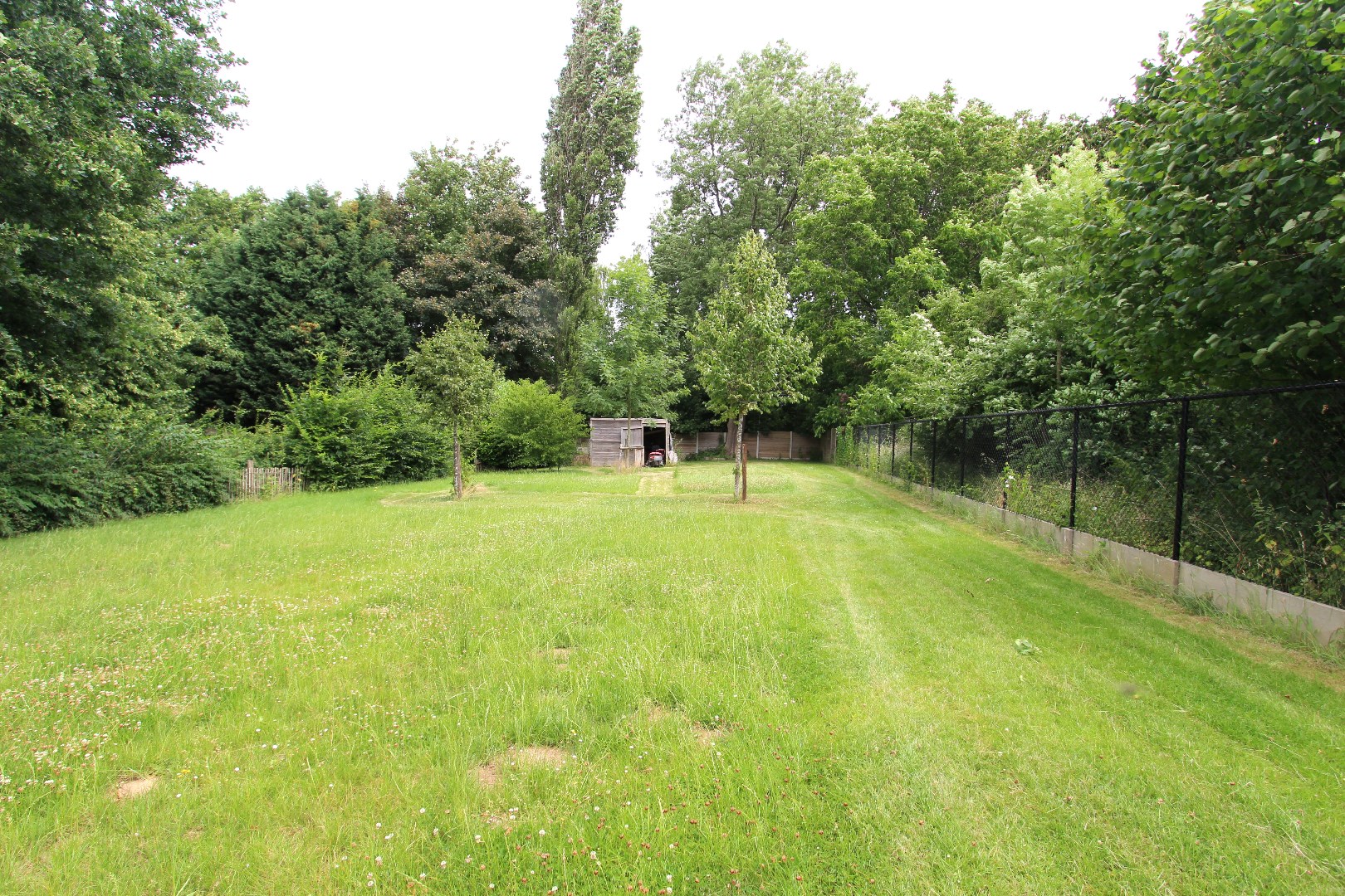 RECENTE WONING MET 5 SLAAPKAMERS EN GROTE TUIN 