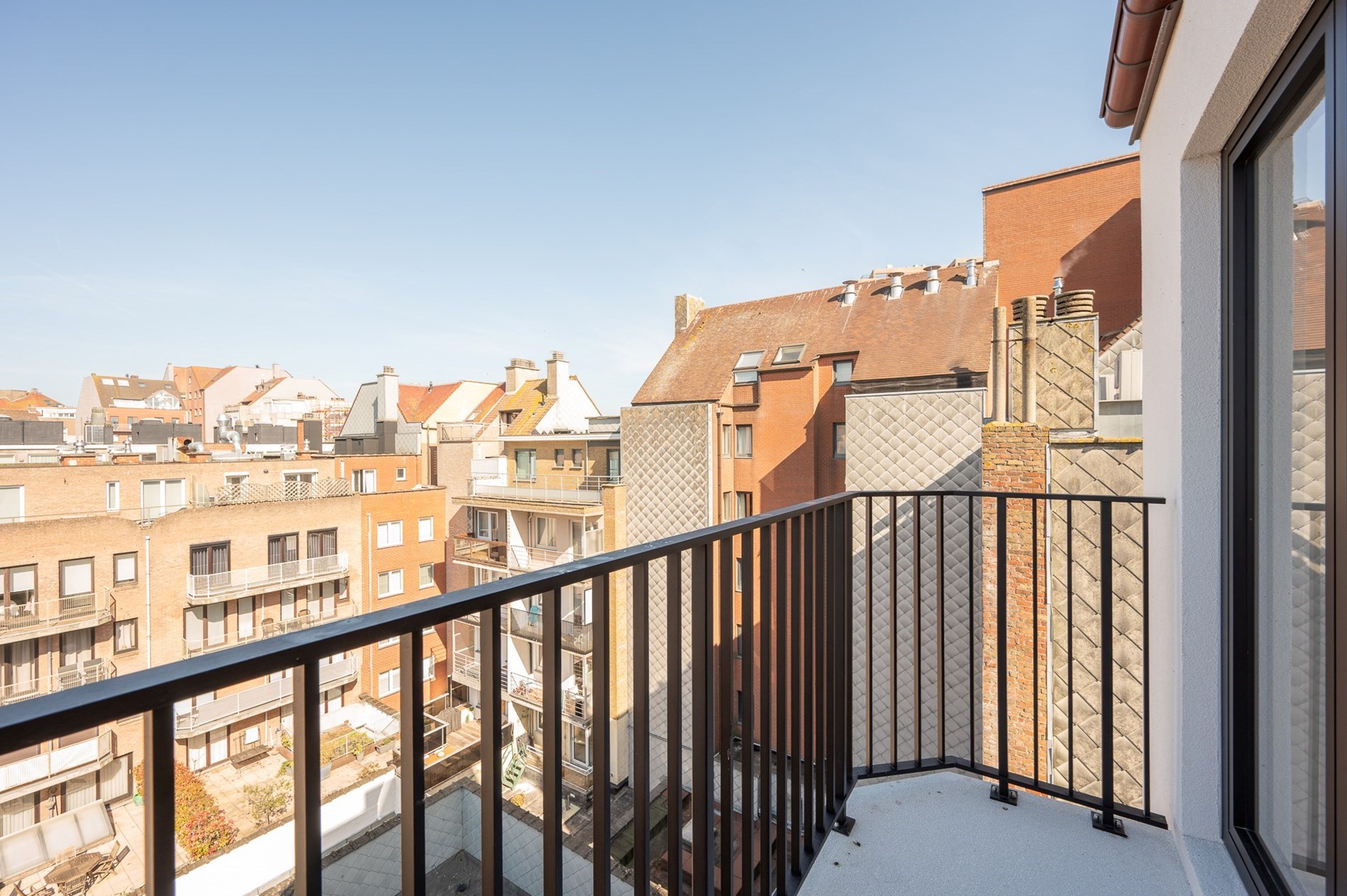 Appartement neuf enti&#232;rement fini avec des vues agr&#233;ables situ&#233; au centre de Knokke. 