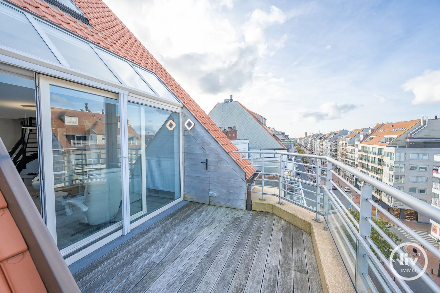 Duplex avec des terrasses ensolleilé situé sur l'avenue Lippens près de l'avenue à Knokke.