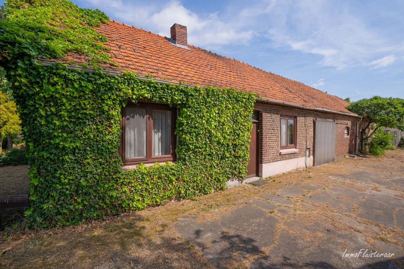 Beautifully located to be renovated farmhouse on approximately 3.32 hectares in Kinrooi. 