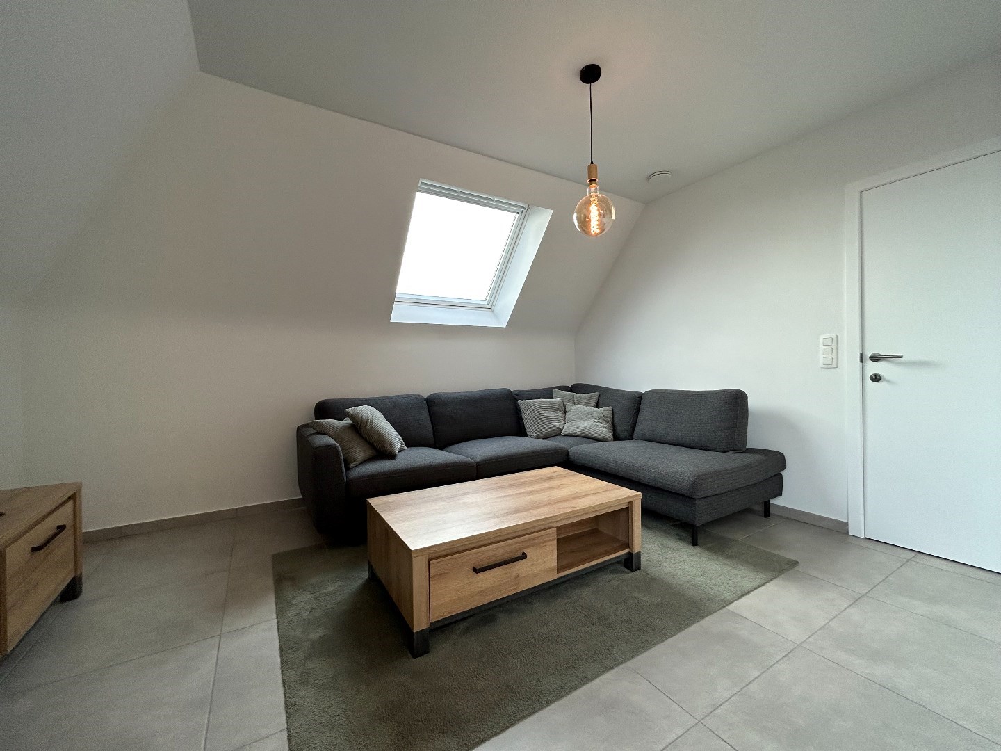 Recent, instapklaar appartement (75 m&#178;) met 2 slaapkamers in vrijstaande, kleinschalige residentie + autostaanplaats 