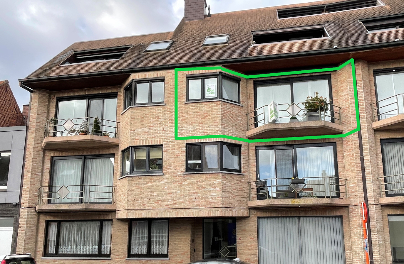 Ruim appartement met twee slaapkamers en garage te centrum Roeselare 