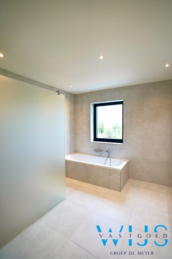 Zeer ruime nieuwbouw op 510m&#178; te ASSENEDE/BASSEVELDE! 