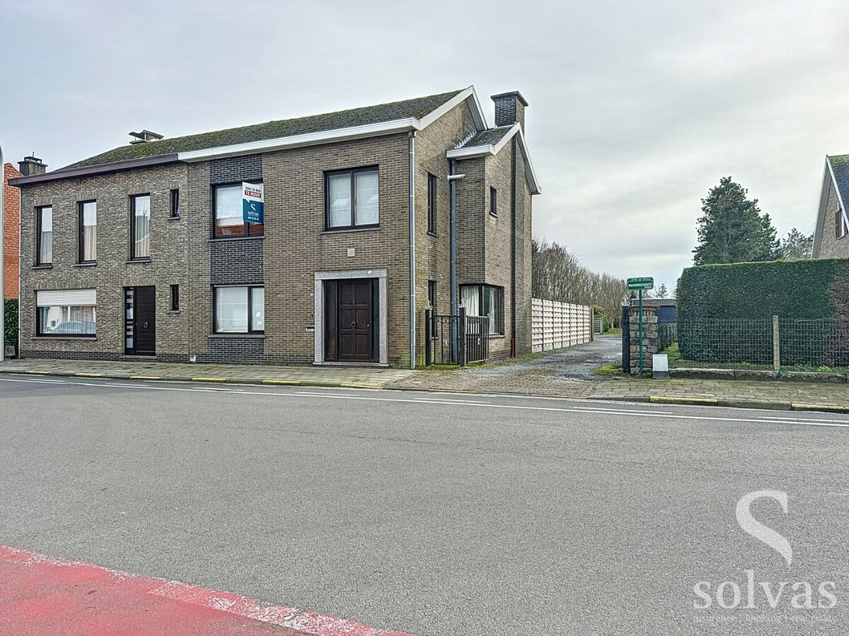 Halfopen woning gelegen te Eeklo 