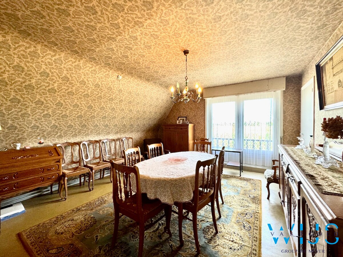 Woonhuis op een perceel van 3.848 m&#178; te Sleidinge ! 