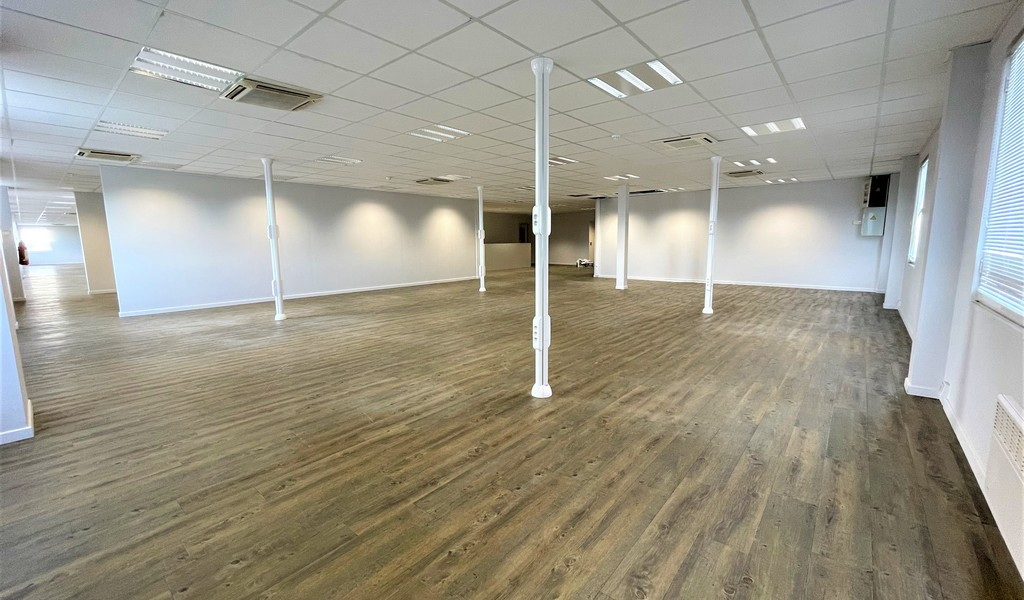 Magazijnen en kantoren te huur in Immogranit Building in Drongen