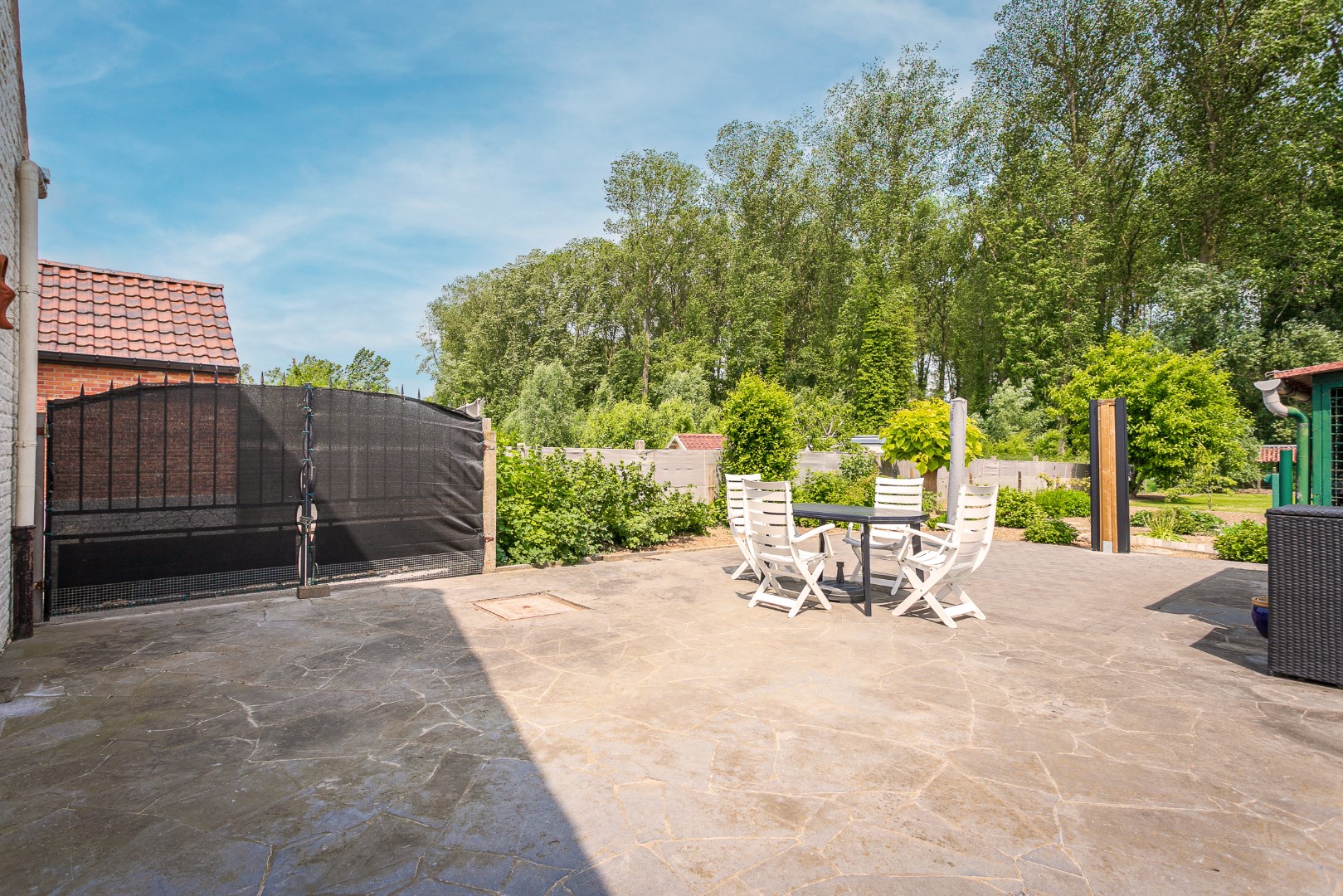 Ruime 4-gevelwoning met 3 slaapkamers, garage en uitbreidingsmogelijkheden (mog. extra slaapkamers,/hobby- of werkruimte) op 9a 39ca 
