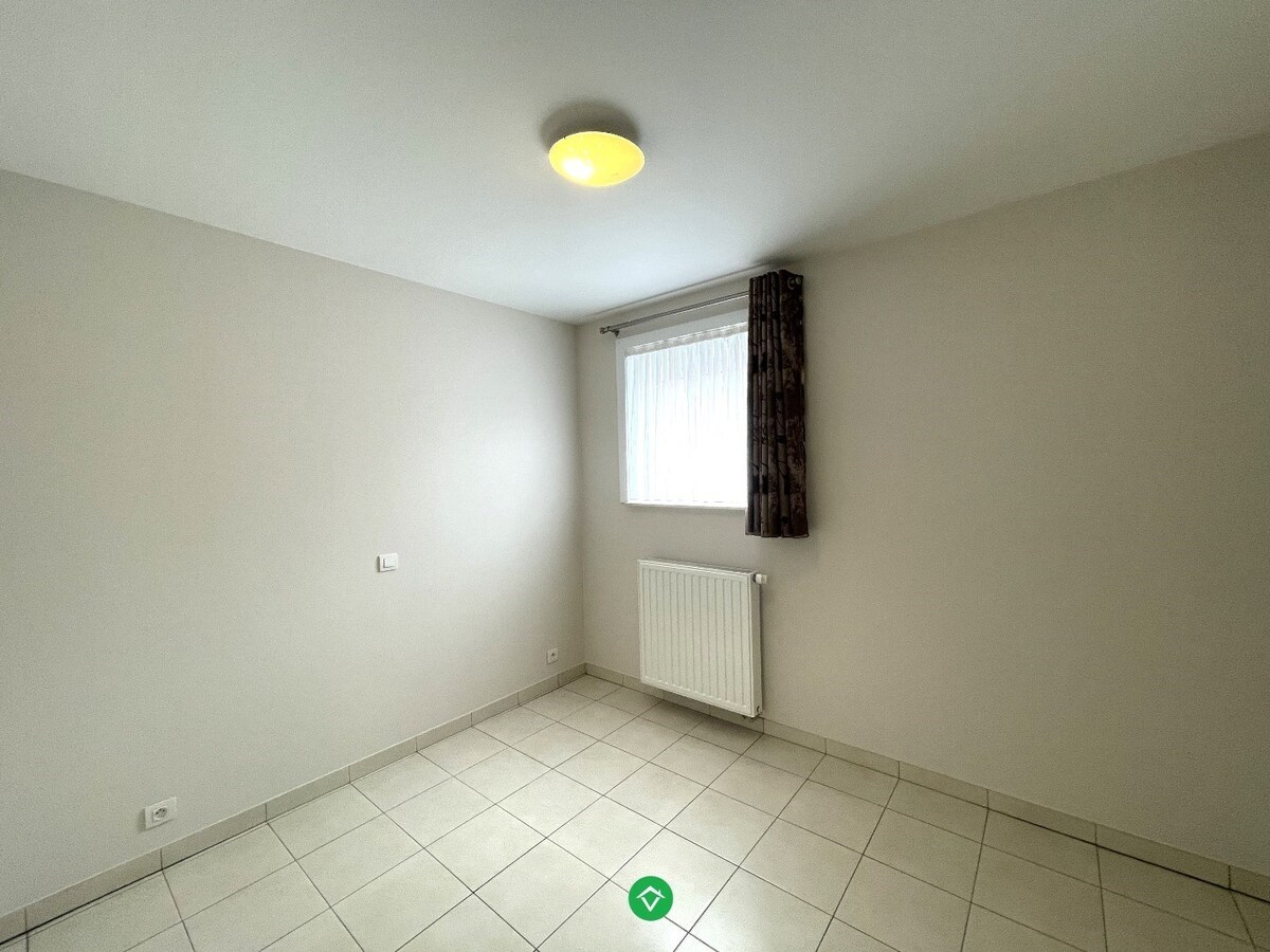 Appartement met 2 slaapkamers, terras en garage te centrum Roeselare 