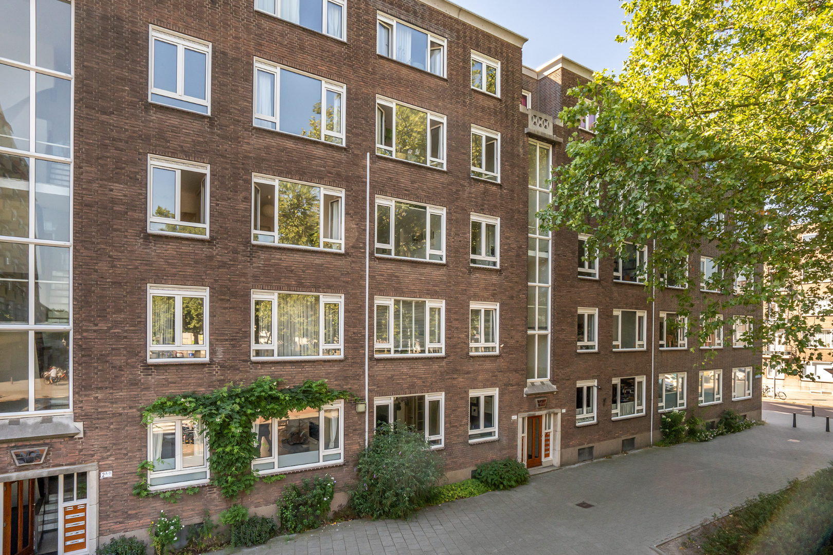 Centraal gelegen perfect onderhouden 3-kamer appartement, gelegen op de 2e verdieping met ruim balkon op het zuidoosten in het bruisende Blijdorp! 