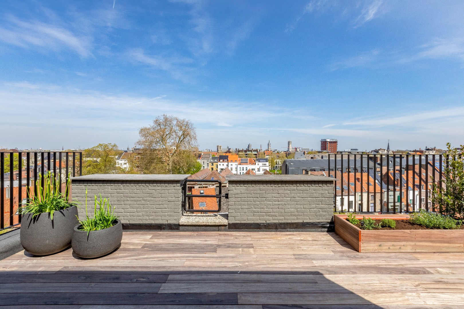 Unieke penthouse met 2 slaapkamers, 2 ruime terrassen en garage 