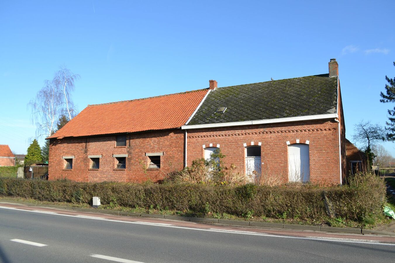 Te renoveren hoeve te St-Pauwels op 1,37Ha 