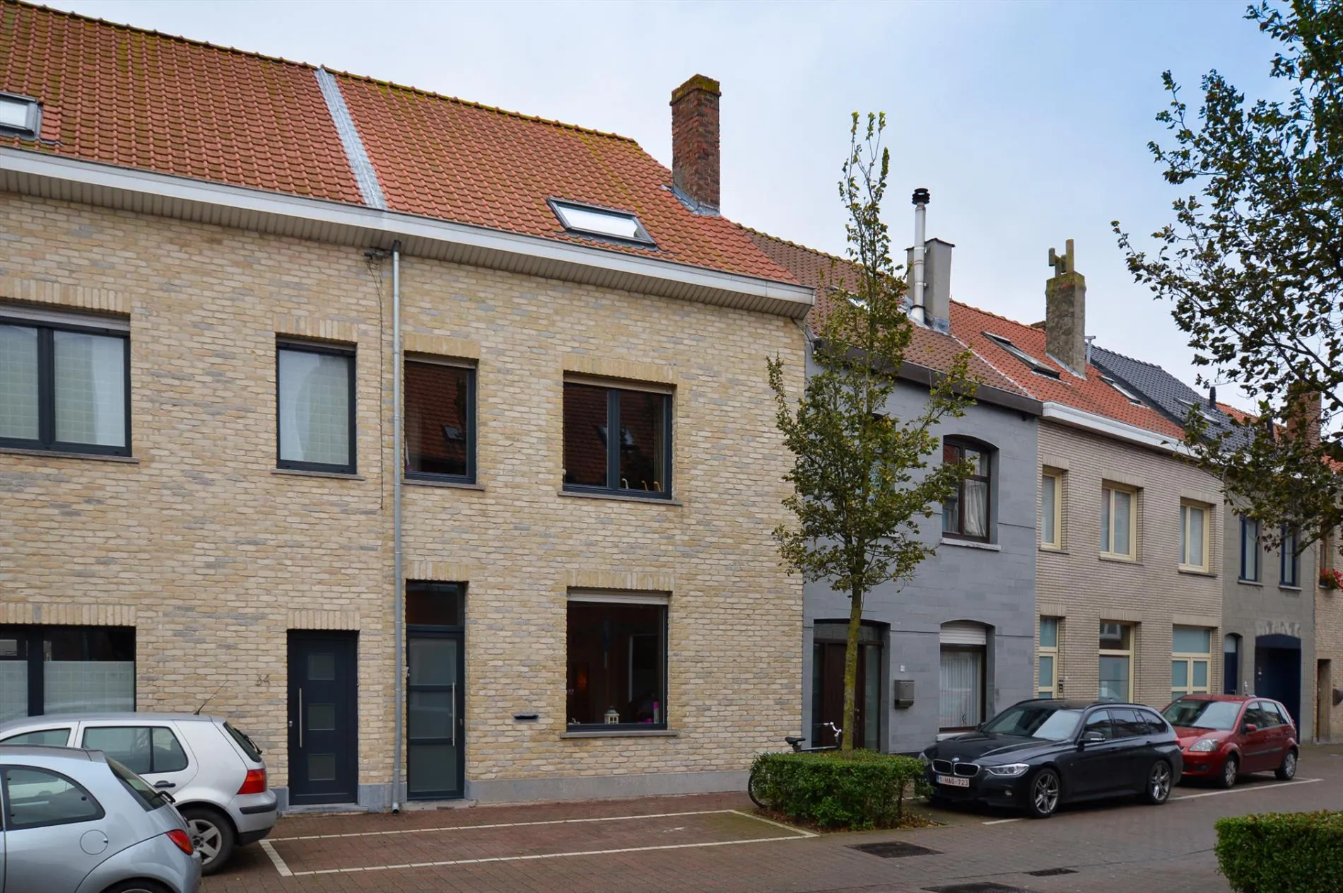 Ruime en gezellige rijwoning te Oostende met 4 slpk en 2 bdk