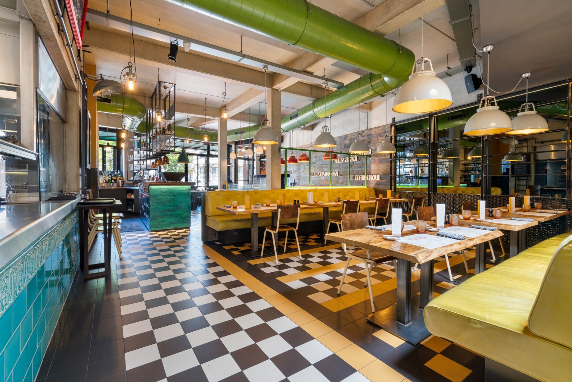 Handelspand te huur – Instapklaar restaurant (volledig uitgerust) in centrum Knokke. 
