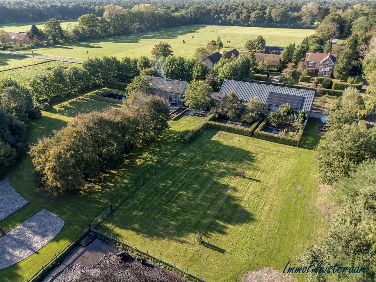 Uitzonderlijk gerenoveerd landhuis op een perceel van 3,9 ha te Geel 