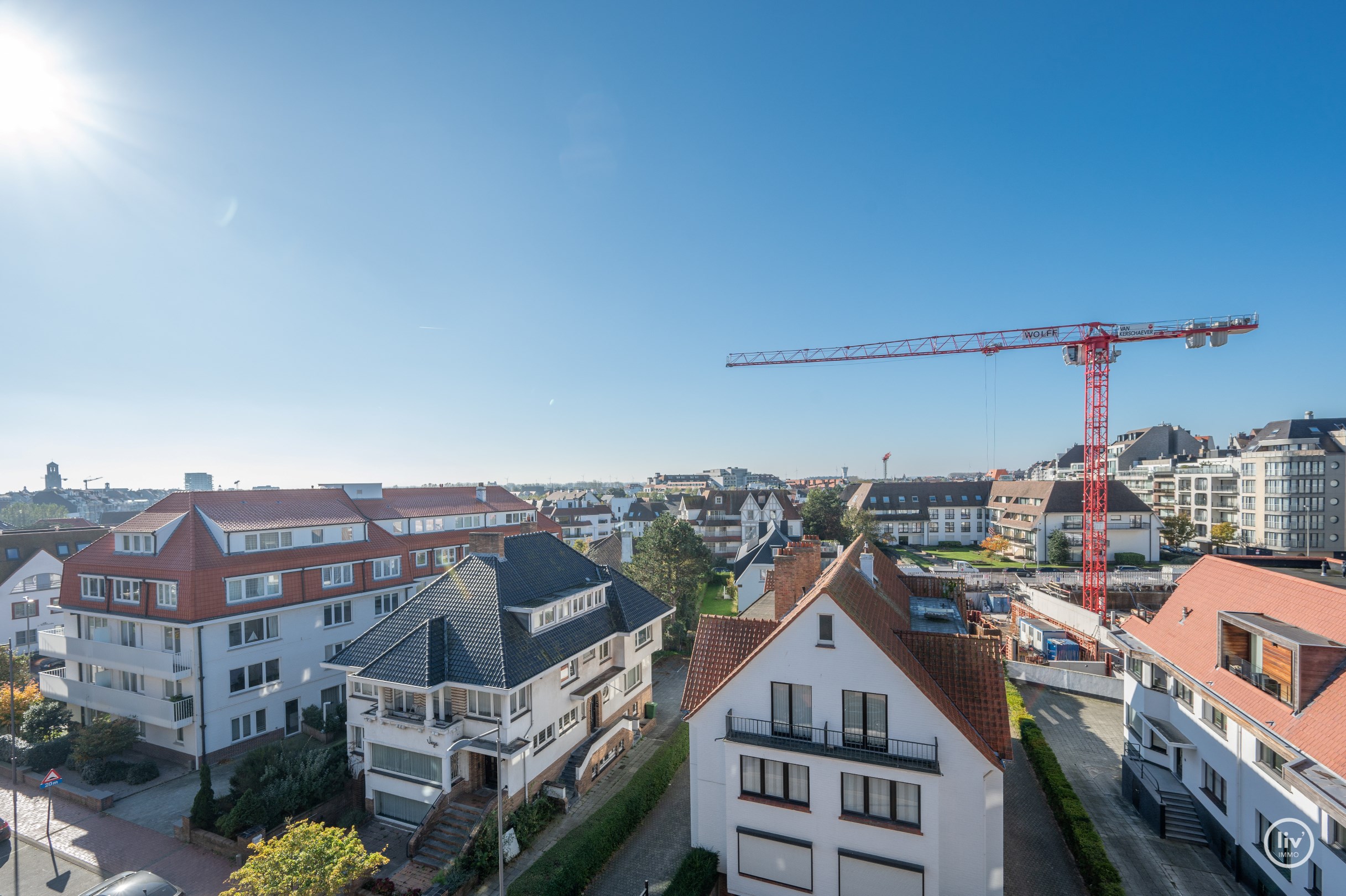 Magnifique appartement en duplex r&#233;nov&#233; avec de magnifiques vues d&#233;gag&#233;es et des terrasses &#224; proximit&#233; de la place Rubens et de la digue &#224; Knokke. 