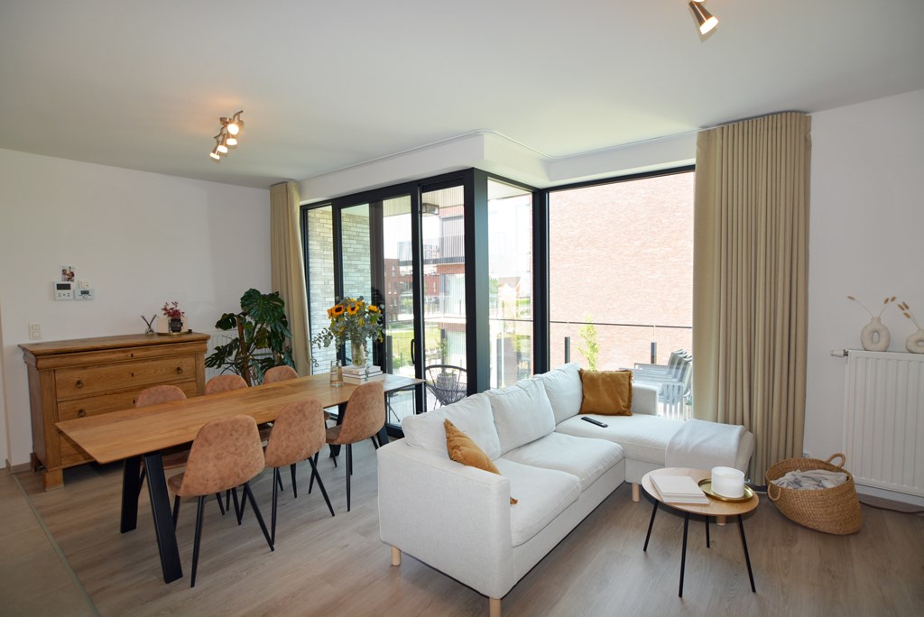 Modern energiezuinig appartement met 2 slpks, terras, autostaanplaats en kelderberging. 