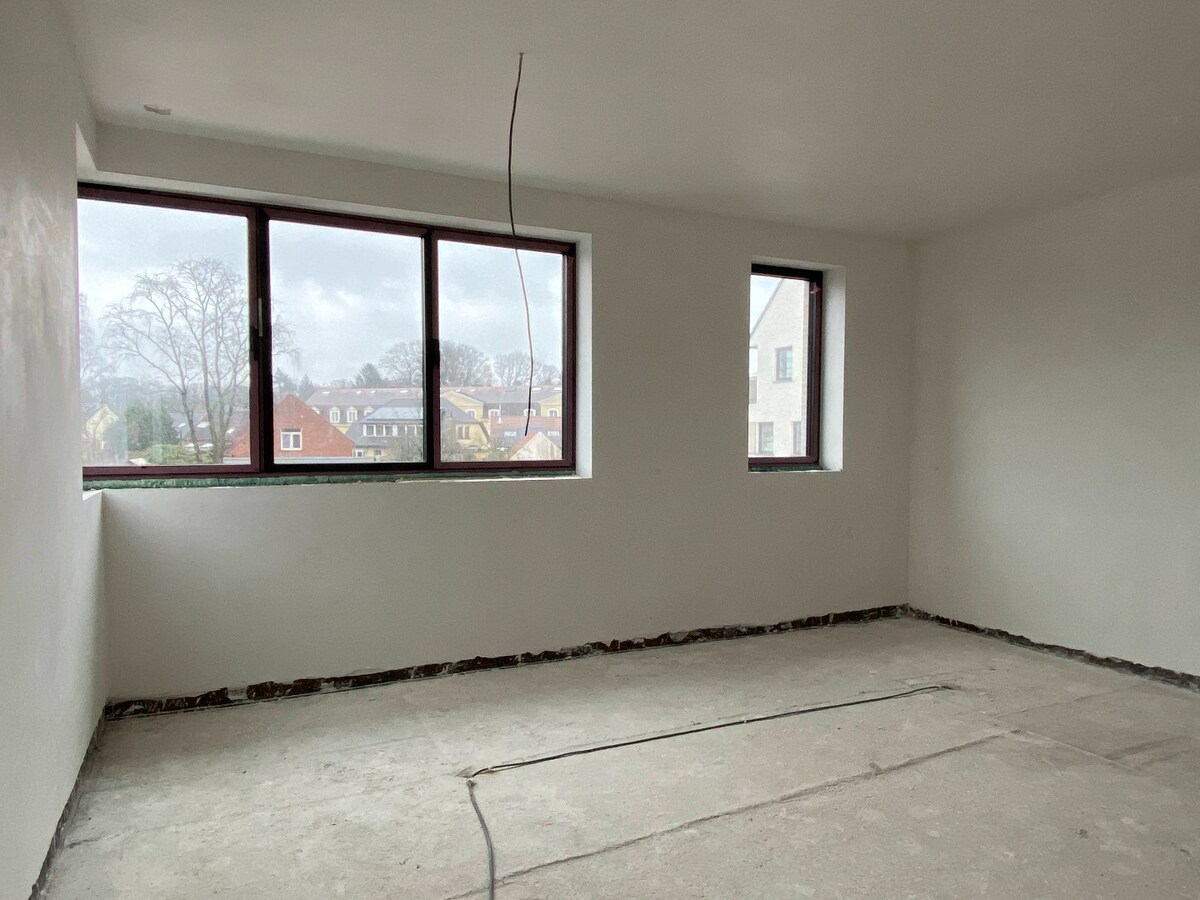 Luxueus nieuwbouw villa-appartement  van 168 m&#178; met 3 slaapkamers + ondergrondse garage en kelder in kleine residentie 