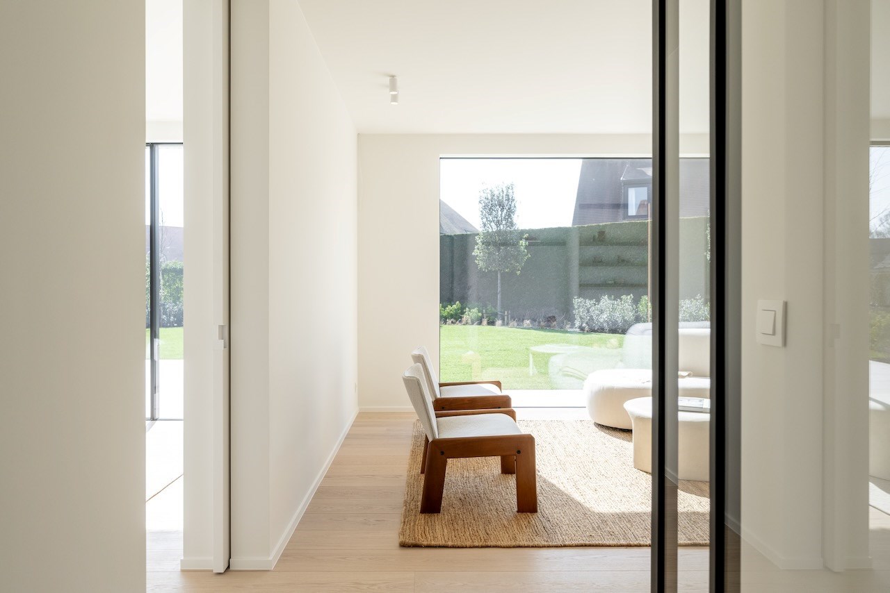 Prachtig gerenoveerde alleenstaande woning met oprit gelegen in een rustige wijk in Knokke nabij de Magere Schorre. 