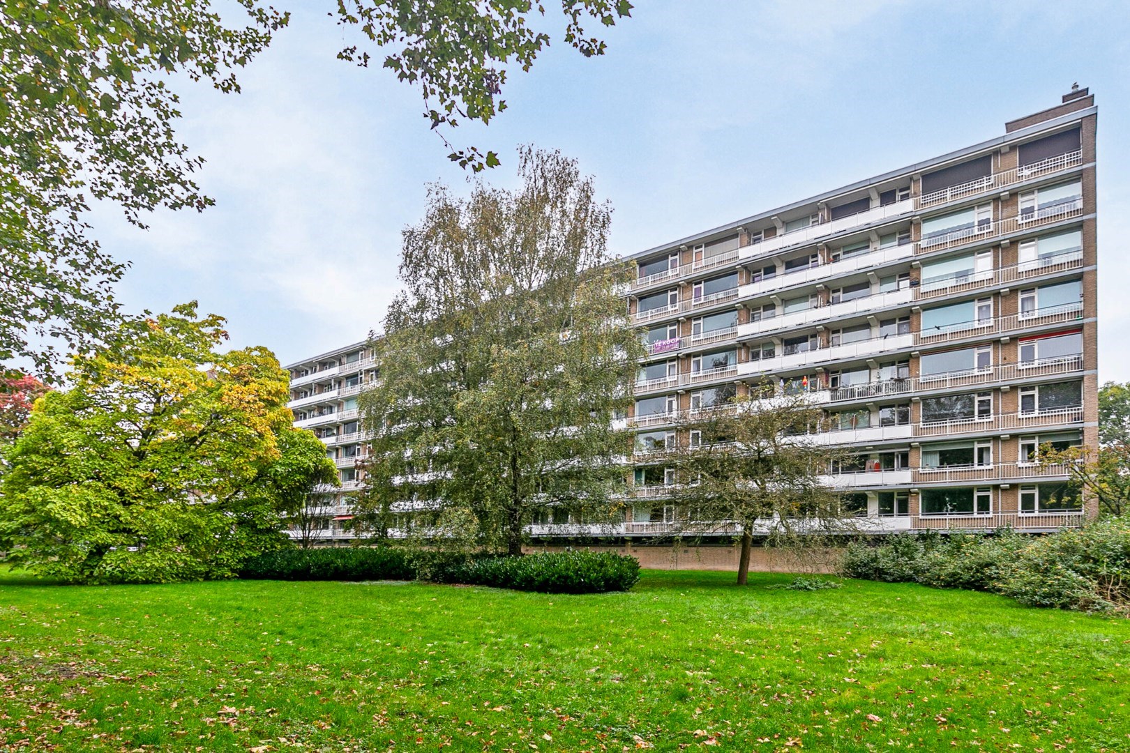 Studio appartement op de vijfde verdieping in de wijk Ommoord en gelegen op eigen grond! 