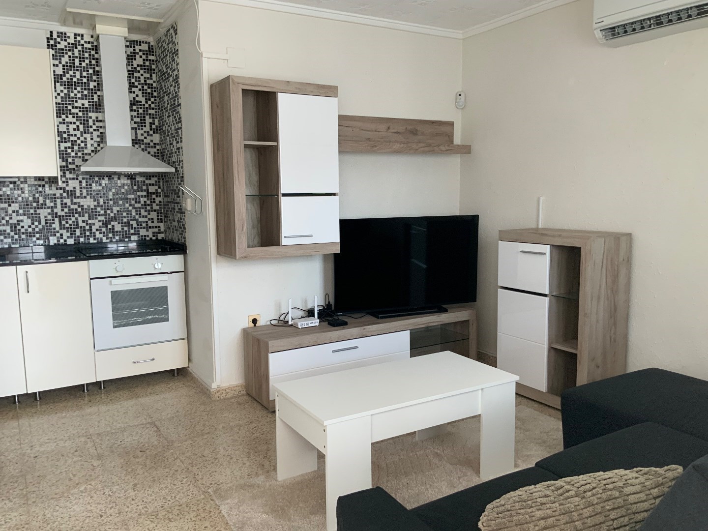 IDEALE INVESTERING volledig gemeubeld gelijkvloers appartement met 2 slaapkamers nabij de Zoutmeren in Torrevieja 