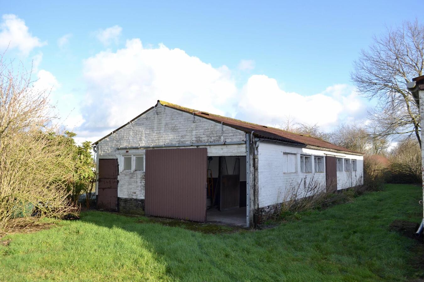 Idyllische hoeve met 7 paardenstallen op ca. 2,25 Ha te Klerken (Houthulst) 