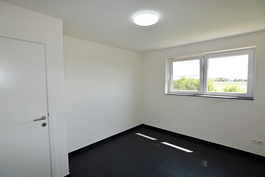 Halfvrijstaande nieuwbouwwoning met 3 slpks en dressing op perceel van 4a 88ca. 