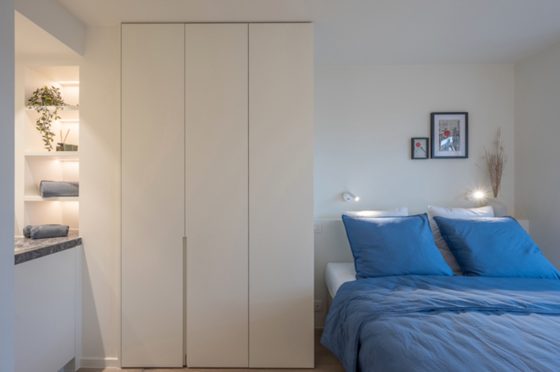 Integraal gerenoveerd dak-appartement met zonne-terrassen op 20 meter wandelafstand van de zeedijk-Albertstrand. 