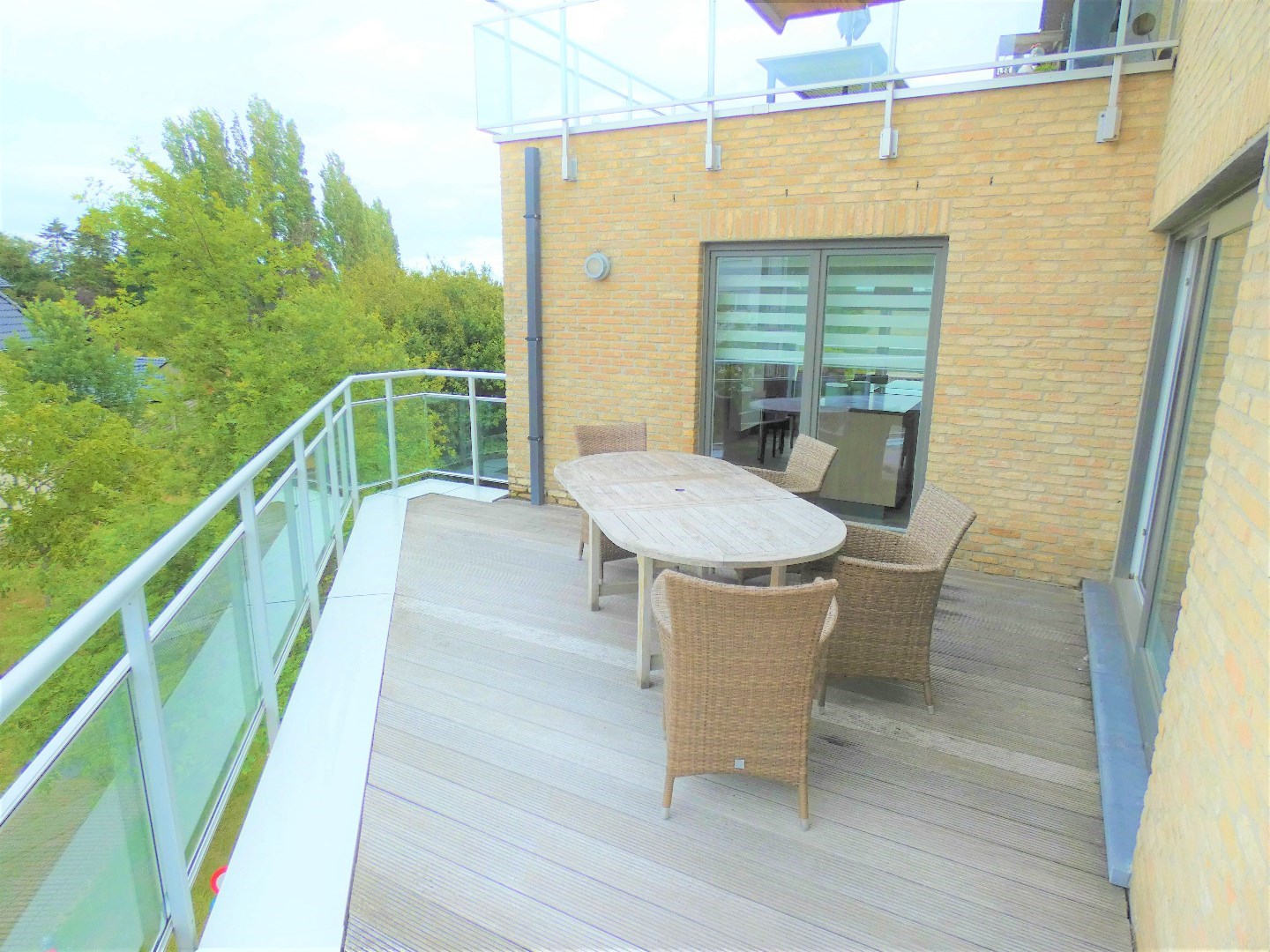 Appartement (104 m&#178;) met 2 slpk, 2 terrassen en garage, Eernegem. 