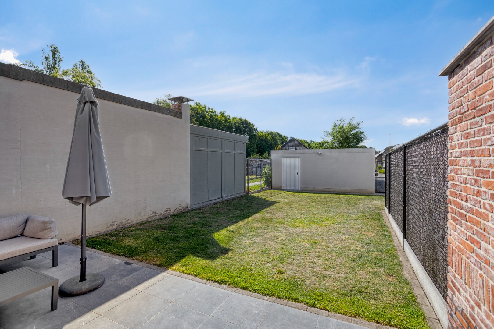Energiezuinig gelijkvloers 2 slpk. appartement met 2 garages en staanplaats in Leopoldsburg 