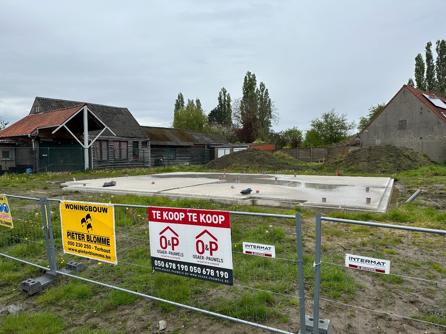 Nieuwbouwwoning, 4 slpk, garage, tuin, perceel 405 m&#178;, Torhout. 