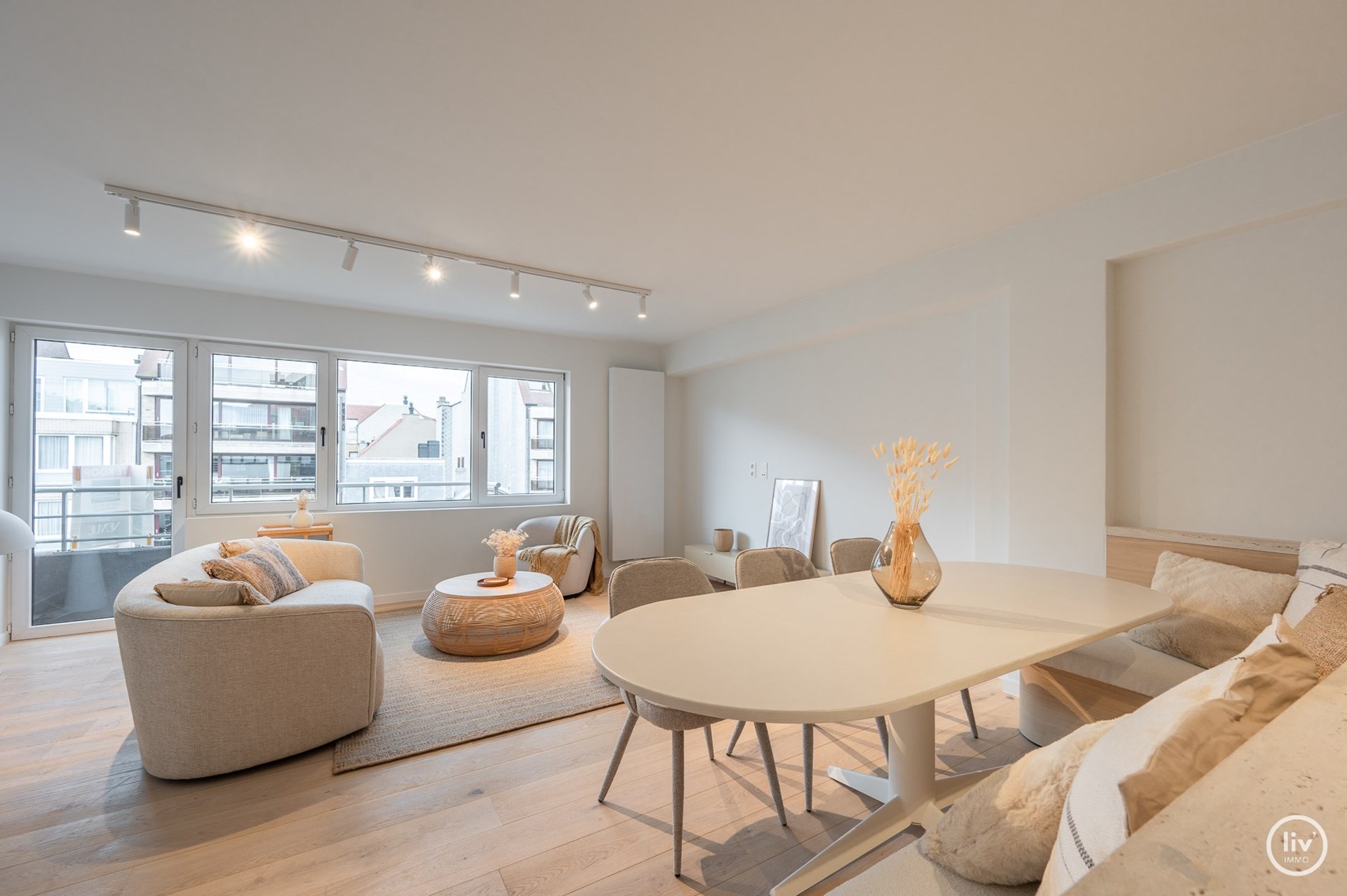 Appartement enti&#232;rement r&#233;nov&#233; situ&#233; sur l&#39;avenue Lippens &#224; Knokke. 