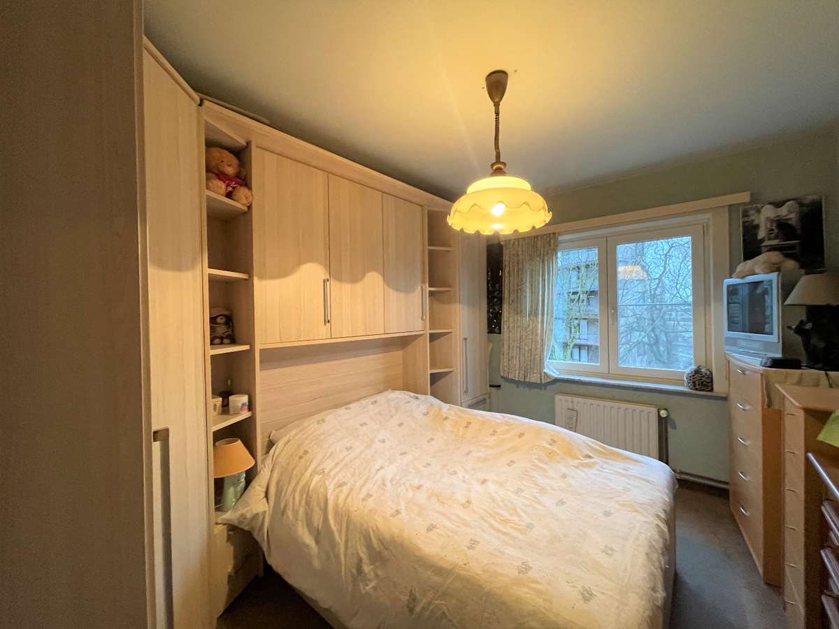 Gerenoveerd appartement met 2 slaapkamers en garage in centrum Roeselare 
